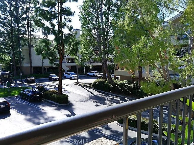 21500 Burbank #222 — Photo 14