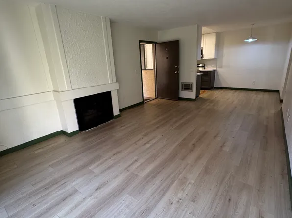 9889 Caminito Marlock APT 3, San Diego, CA 92131