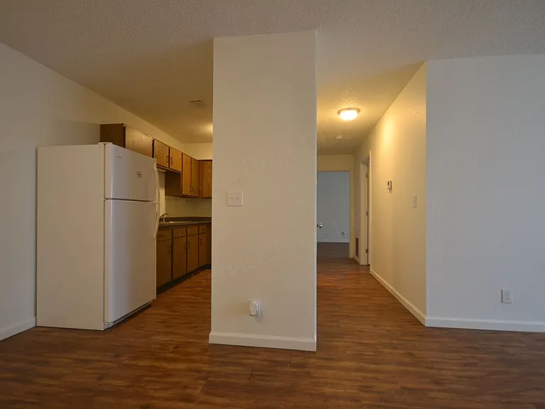 101-103 Johnson Dr — Photo 3