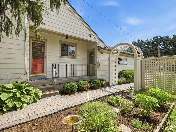 3rd image of 30 West Ridge Drive