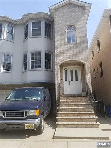 2nd image of 105 Houston St