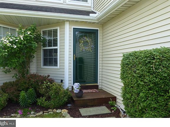 3rd image of 5 Danielle Ln