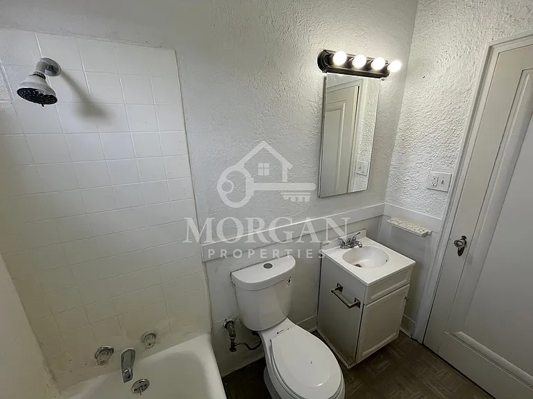 1231 W Walnut St #110 — Photo 6