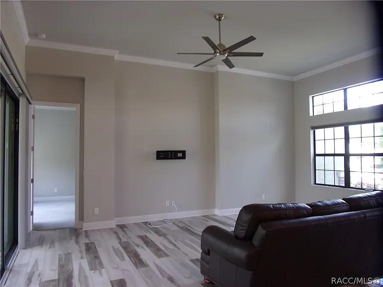248 E Cumberland Ct — Photo 3