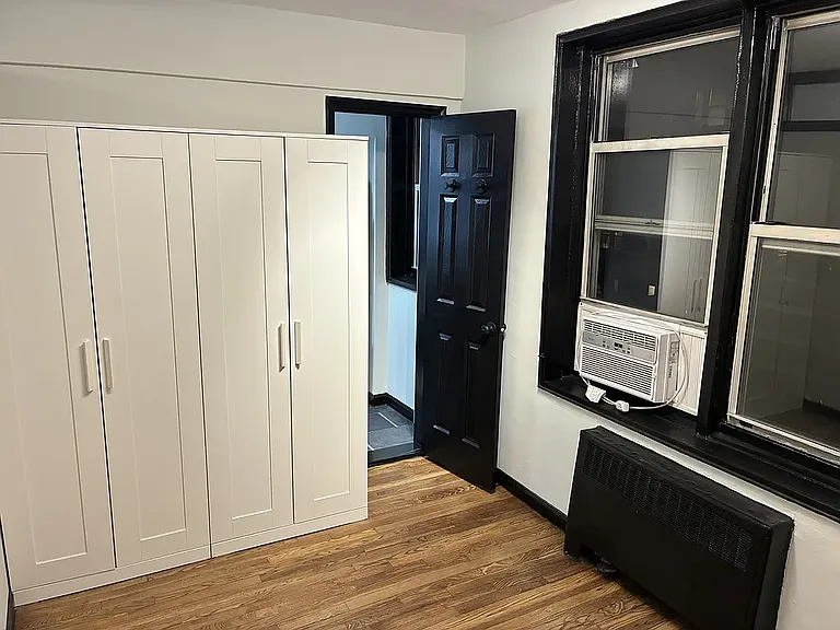 340 E 58th St #2B — Photo 3