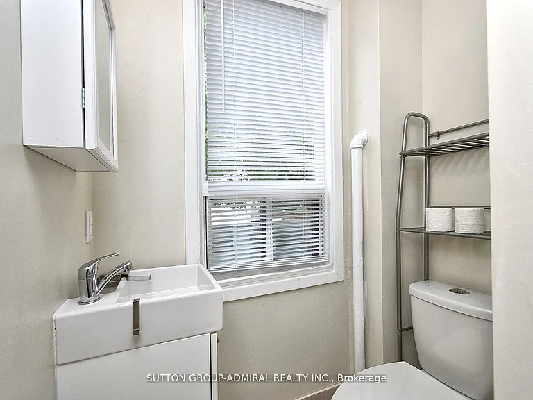 1932 Queen St E #2 — Photo 11