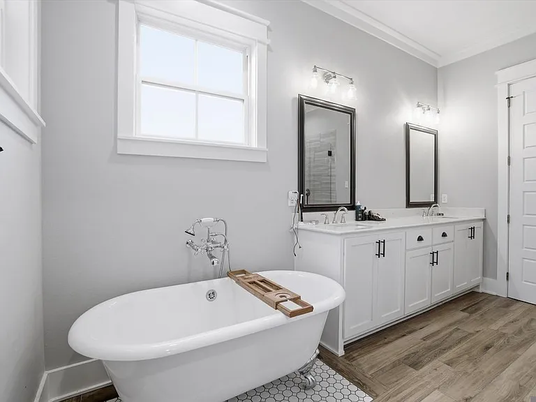 421 Saint Thomas Ln — Photo 13