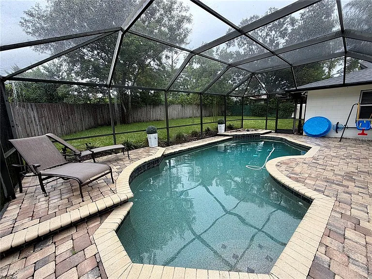 1105 Doris St — Photo 25
