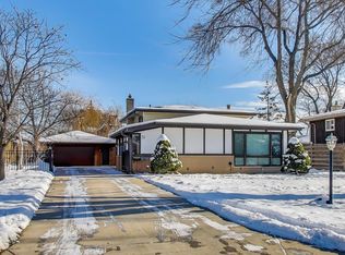 51 James Ct, Glenview, IL 60025