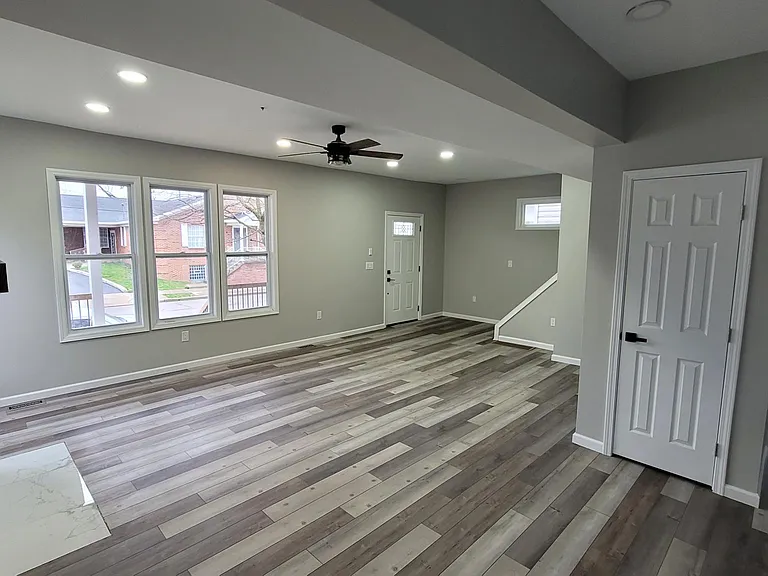 1351 E Mound St — Photo 9