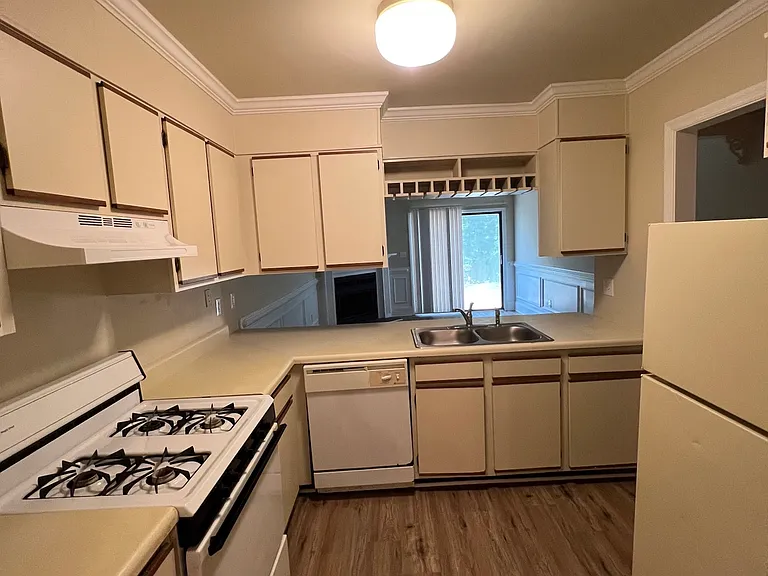 1555A Oakpointe Dr SW #A — Photo 8