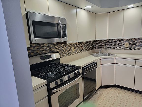 2nd image of 209 Cambridge Dr #209