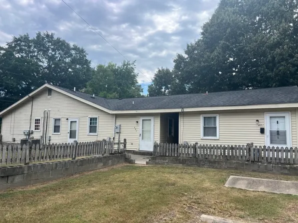 401 Chockoyotte St #401, Roanoke Rapids, NC 27870