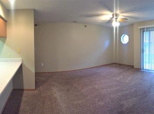 6127 NW 2nd Cir APT 86, Lincoln, NE 68521
