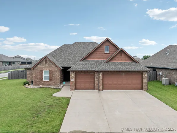1620 E Boston Ct, Broken Arrow, OK 74012