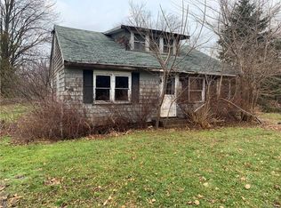 7307 Rochester Rd, Lockport, NY 14094