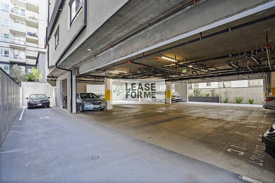1st image of 846 S Mariposa Ave #506