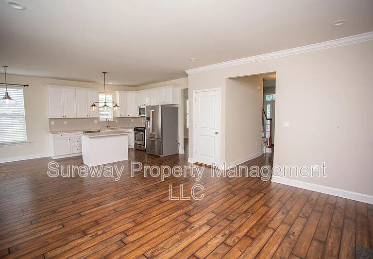 1 Tweentown Close — Photo 6