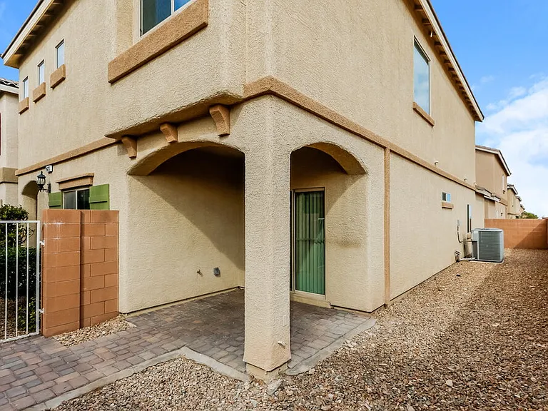 9623 Vega Carpio Ave — Photo 16