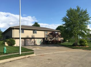1506 Loma Cir, Beatrice, NE 68310