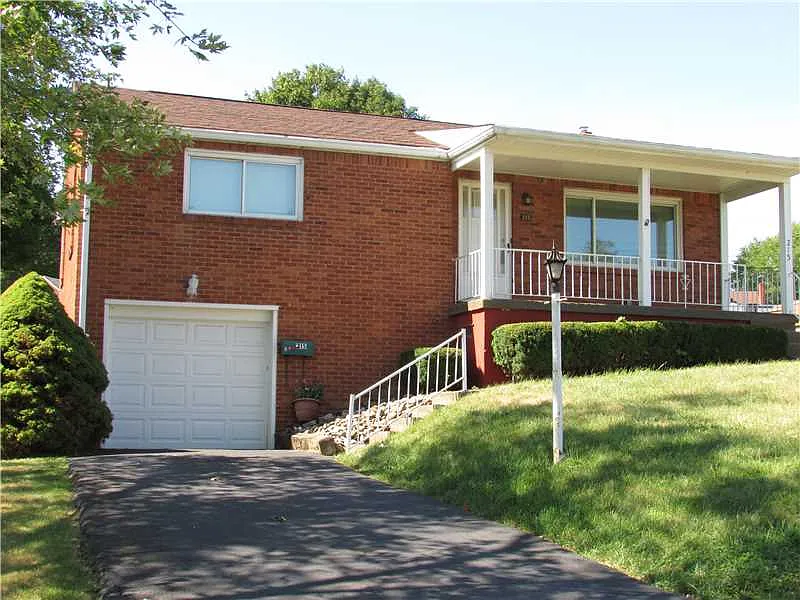 215 Mohawk Dr photo 1
