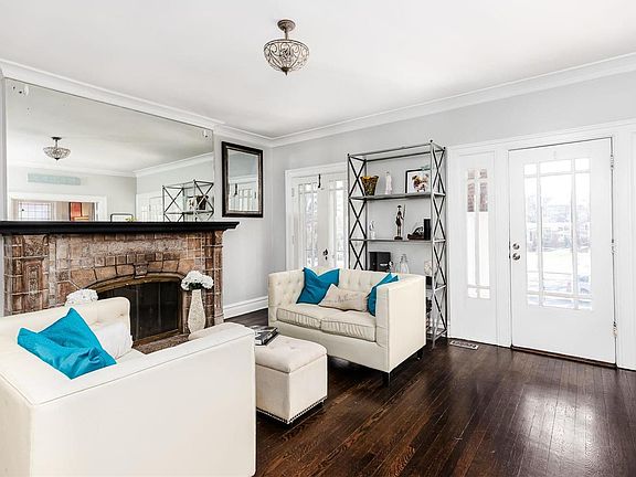 3rd image of 7723 Country Club Ct