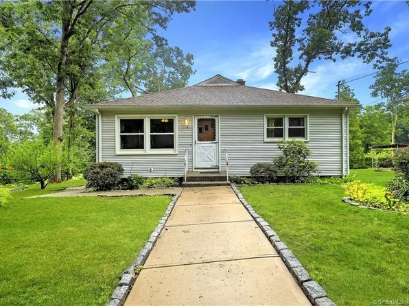 7 Larchmont Avenue, Waterbury, CT 06708