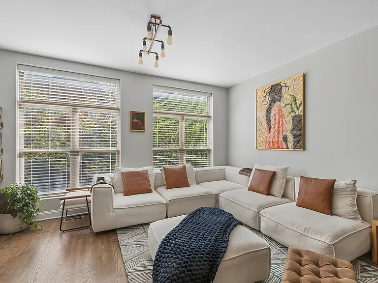 2504 S Calumet Ave — Photo 4