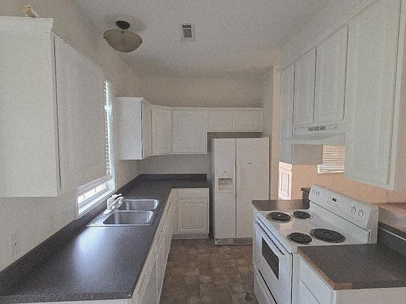 3rd image of 471 Lombardi Ct