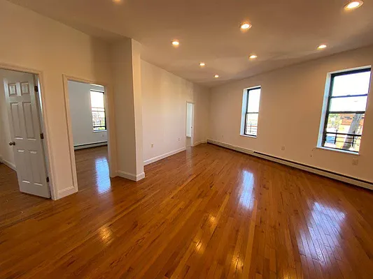 Rented by Voro, LLC | media 32