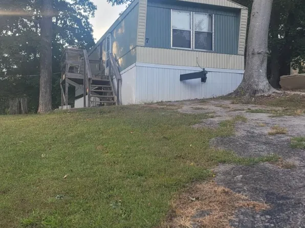 615 Falling Spring Rd, Radcliff, KY 40160