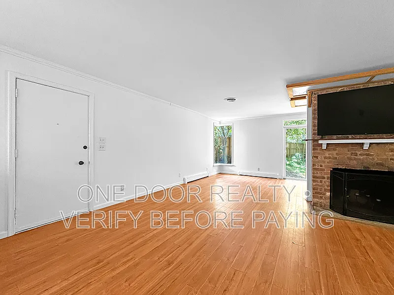 4 bed, 2.0 bath, 2639 sqft, $1,300 — Photo 3