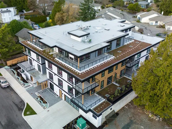 990 Doumac Ave #206, Saanich, BC V8Y 1M4