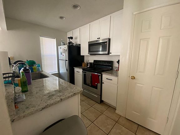 3rd image of 728 W Martin Luther King Blvd