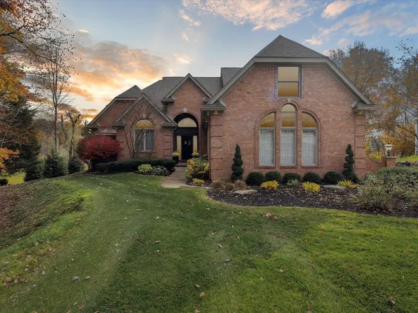 8898 Lake Bluff Dr, Brighton, MI 48114