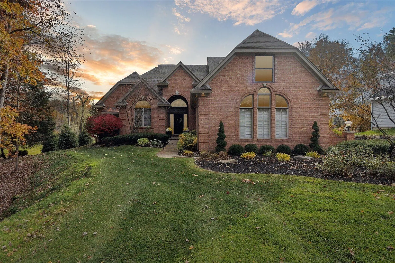 8898 Lake Bluff Dr photo 1