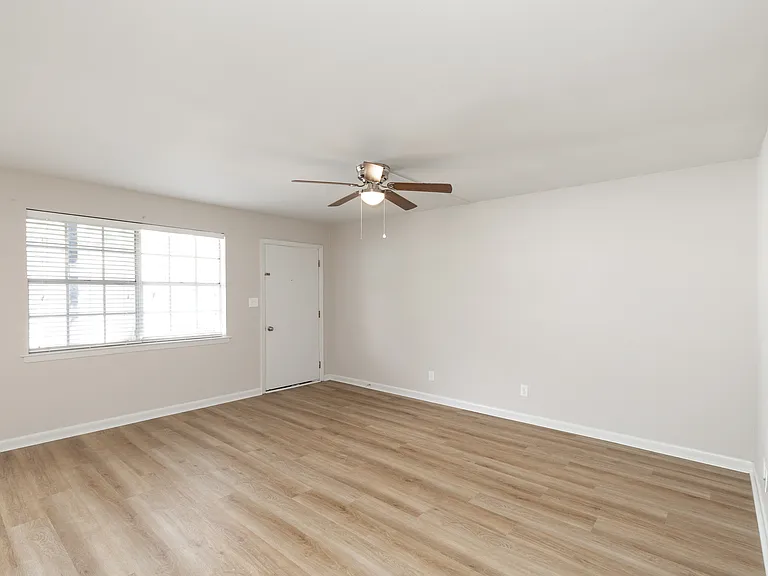 Breeze Apartments — Photo 27