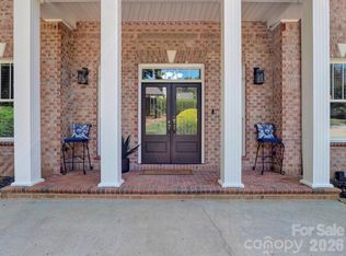 209 37th Avenue Pl NW, Hickory, NC 28601