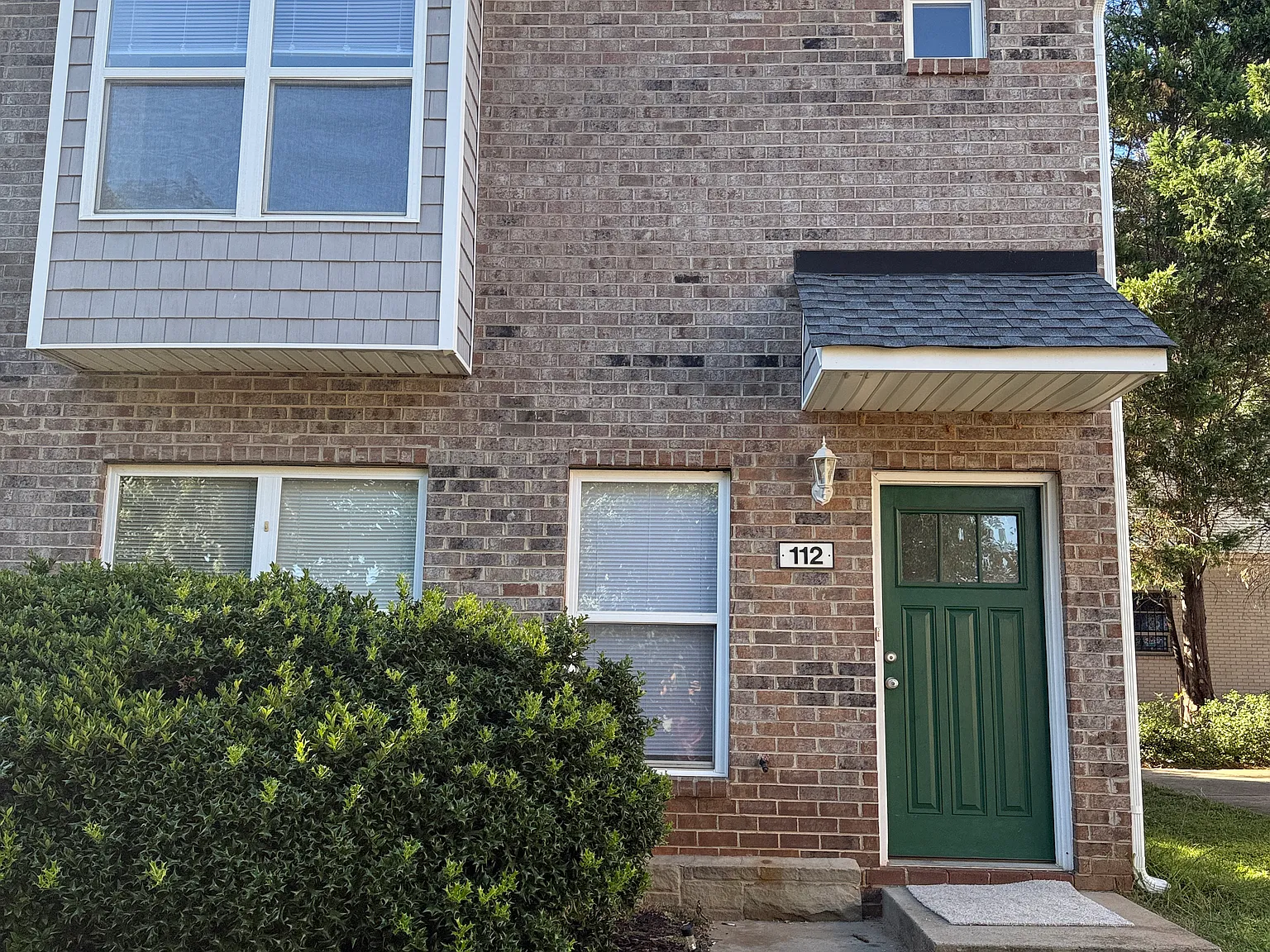 3 bed, 1250 sqft, $1,645 — Photo 1