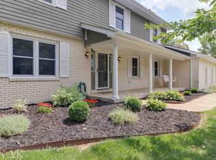 2 Ebach Dr, Bloomington, IL 61701