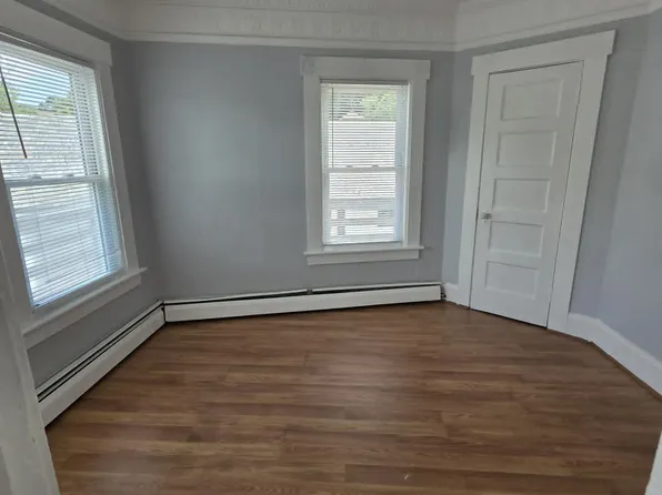 23 S Main St #10, Brattleboro, VT 05301