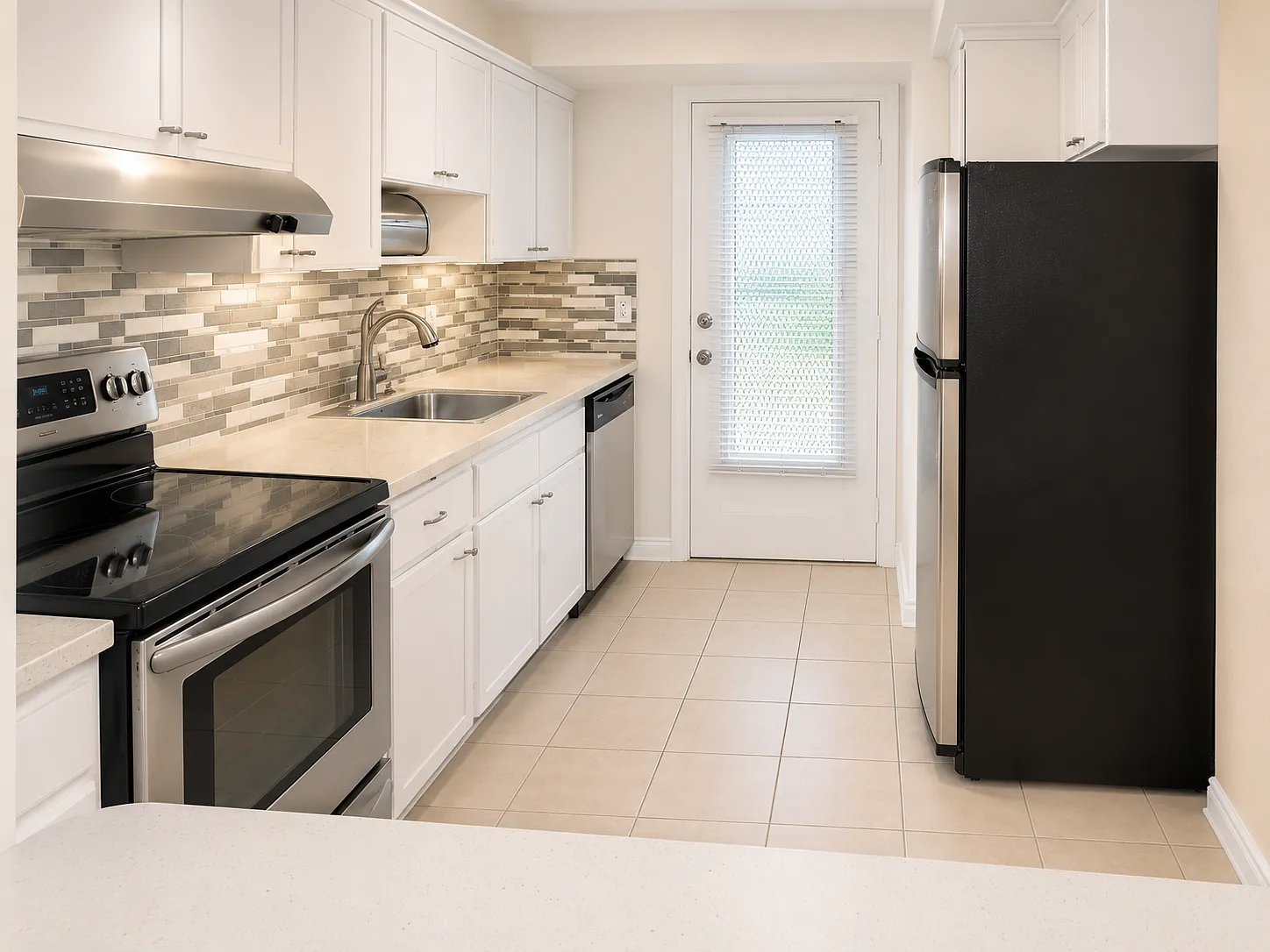 1 bed, 1.5 bath, 1100 sqft, $1,995 — Photo 2