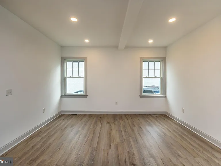 411 James St — Photo 20