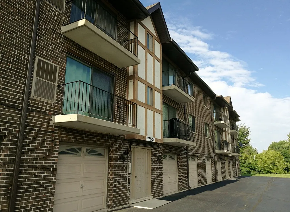 2 bed, 1100 sqft, $2,000 — Photo 1