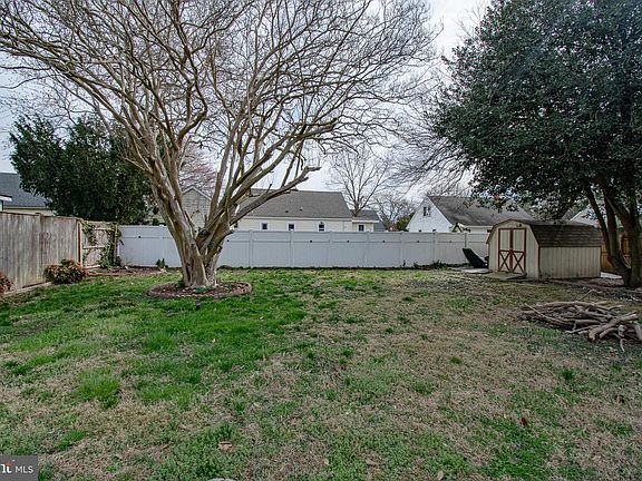 3rd image of 9 Oak St