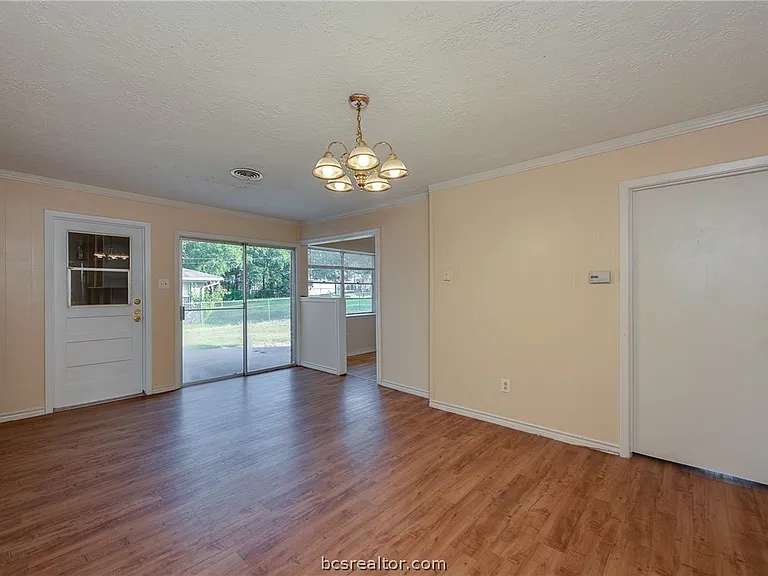 2317 Carter Creek Pkwy — Photo 5