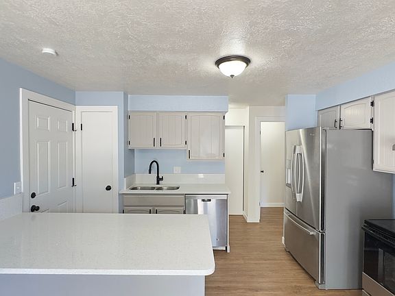 4th image of 731 S 1650 E APT B
