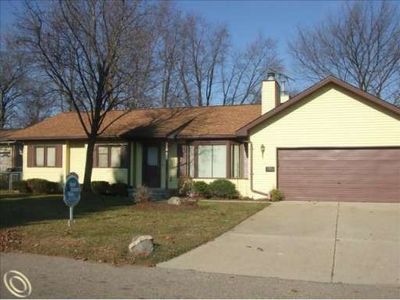 800 Alberton St, Wolverine Lake, MI, 48390