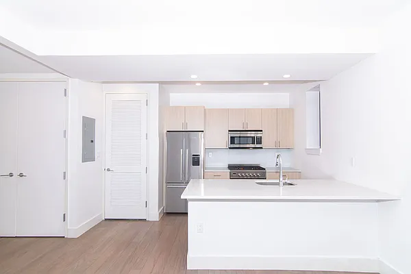 Rented by New York Residence | media 39