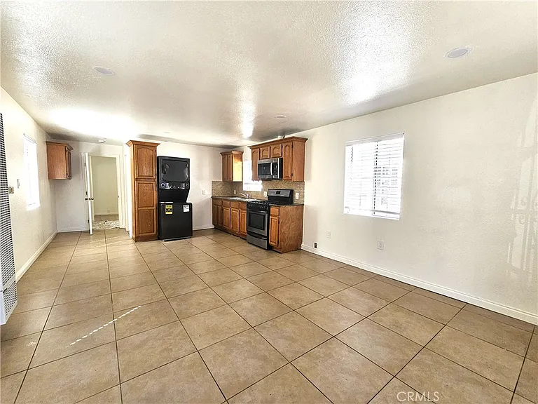 654 W 21st St — Photo 5